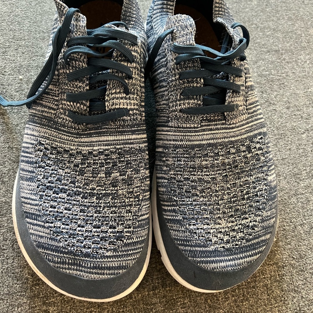 LIKE NEW Men’s Altra Knit Sneakers size 11